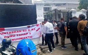 Guru dan Tenaga Honorer Gelar Unjuk Rasa di Gedung DPRD Jabar Guna Prioritaskan Guru Honor Sebagai ASN Dalam P3K