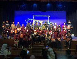 Dukungan untuk Teater: Umar Komarudin Hadiri Pertunjukan Laskar Panggung