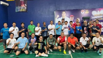 Kemenpora Badminton Club Tanding Bulutangkis Dengan Forkomsam, Jalin Silaturahmi Antar Kementerian