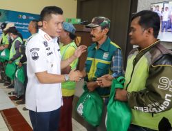 Peduli Warga, Bupati Bandung Salurkan Bantuan Sembako di 31 Kecamatan