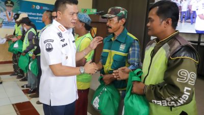 Peduli Warga, Bupati Bandung Salurkan Bantuan Sembako di 31 Kecamatan