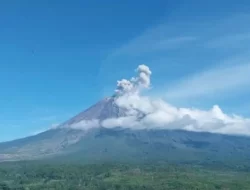 Gunung Semeru Erupsi Sebanyak Empat Kali Disertai Letusan Setinggi 500 Hingga 800 Meter